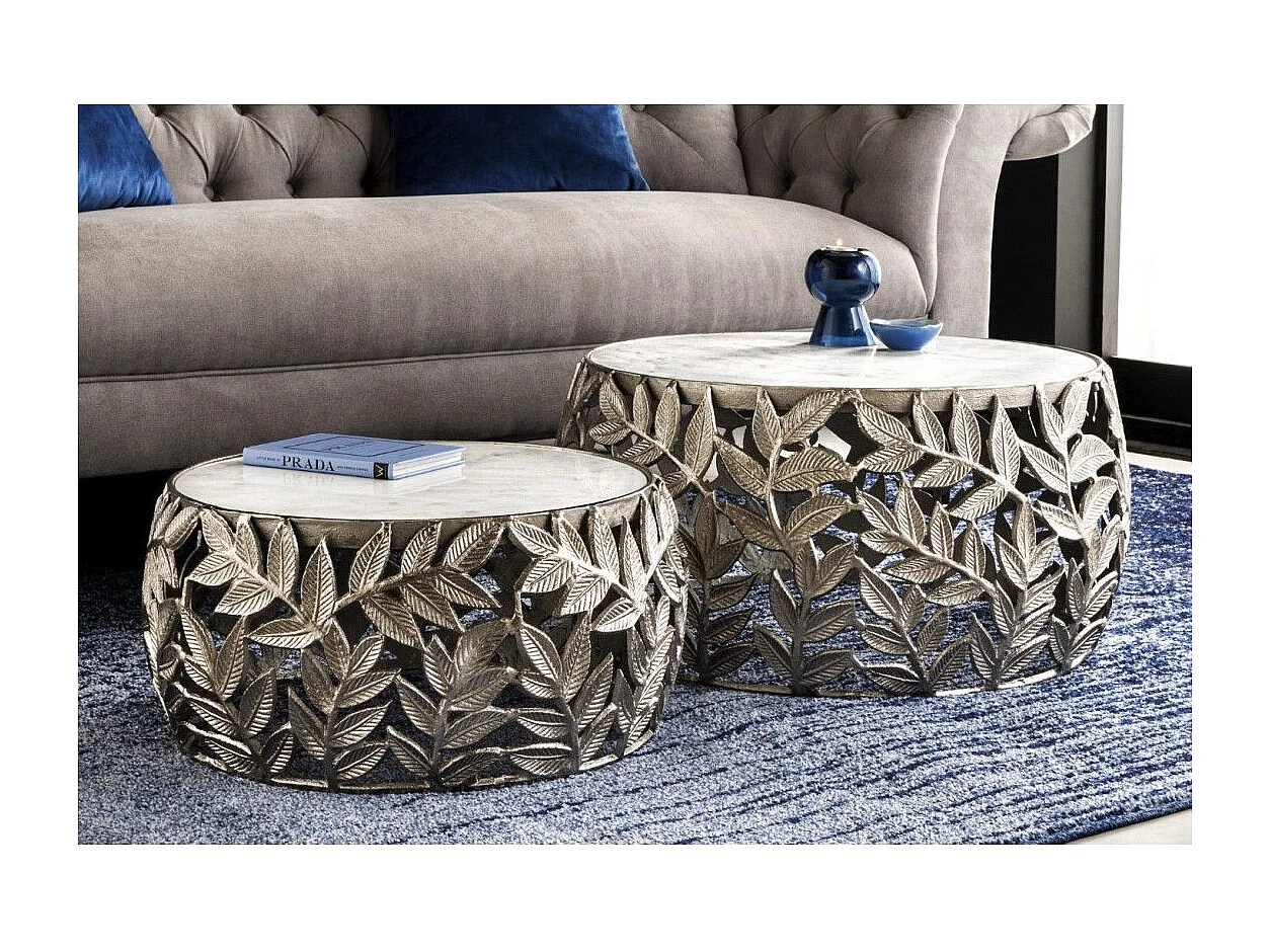 Set von 2 silbernen METRIX Couchtischen mit Marmorplatte – Design-Couchtische mit Blattmotiv