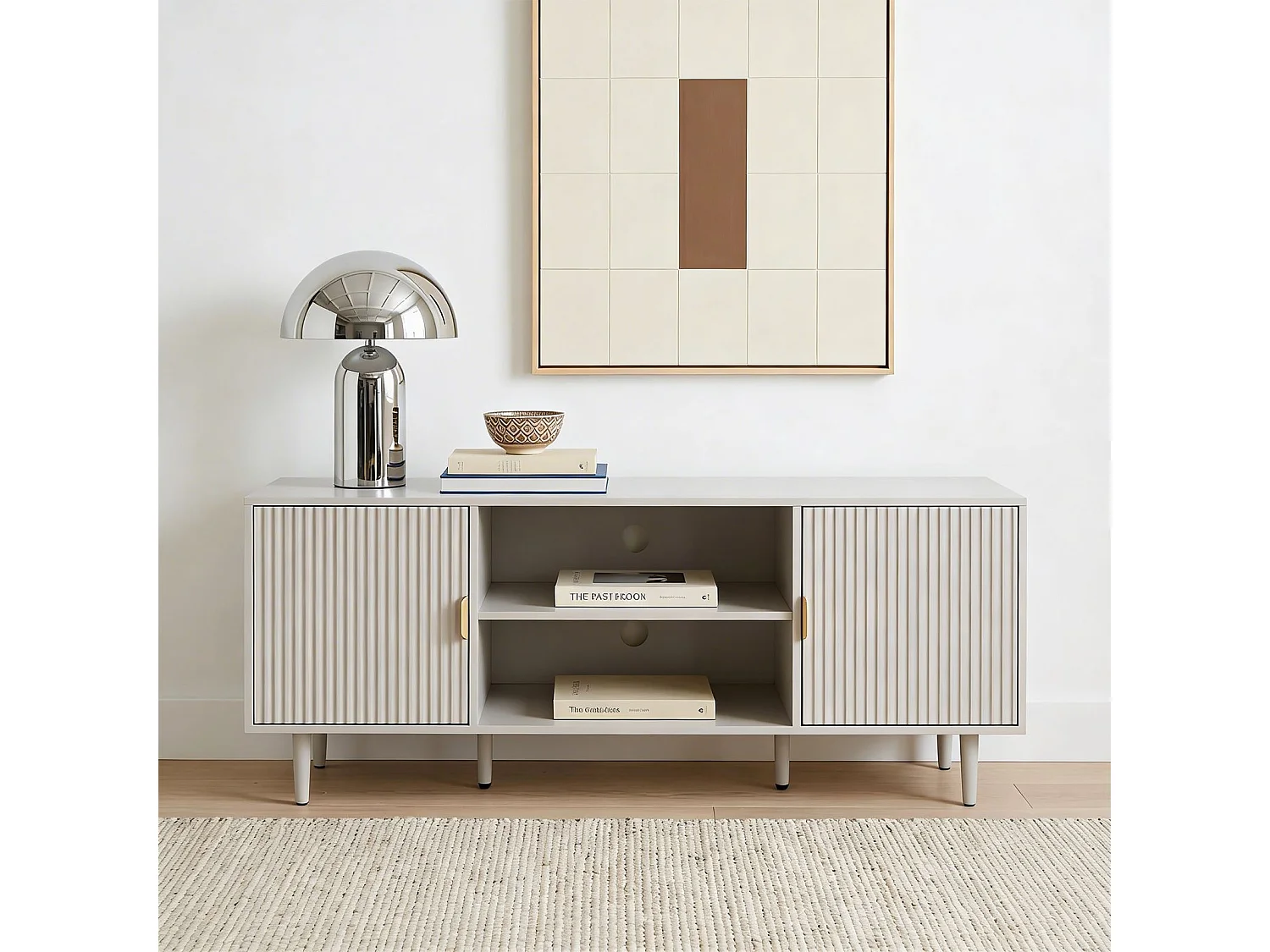 Meuble TV ZELDA L 147 cm avec 2 Portes et 2 Niches en Bois Blanc Cachemire Style Strié, Pour Téléviseurs jusqu'à 65"