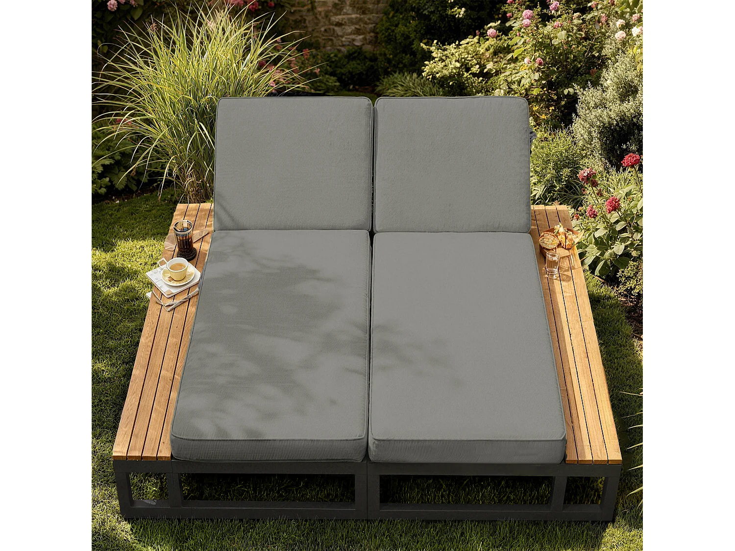 Bain de Soleil de Jardin Double avec Tablettes Latérales en WPC - Lit de Repos XXL 2 Places - Dossiers Inclinables Indépendants - Gris