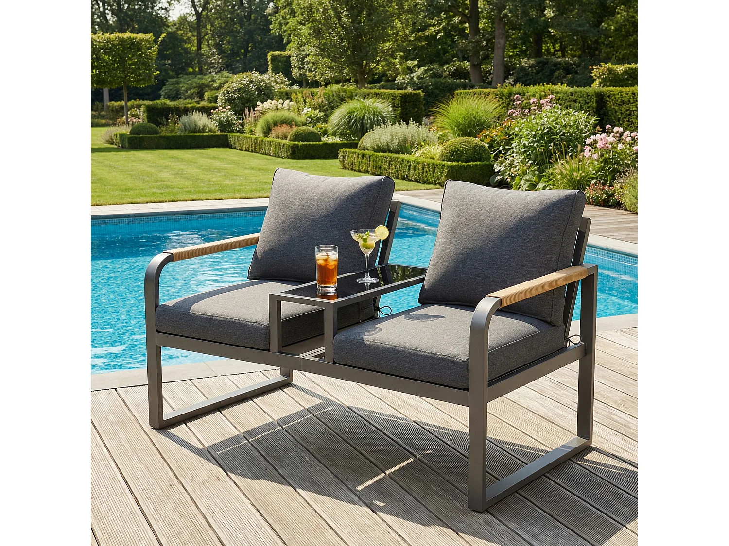 Banc de Jardin 2 Places avec Tablette en Verre Intégrée - Canapé d'Extérieur en Fer Galvanisé - Accoudoirs Tressés Anti-Chaleur - Gris