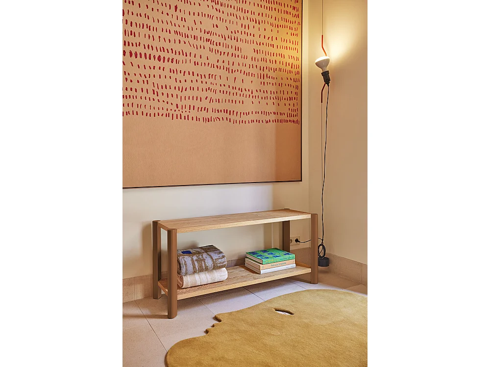 Estante com 2 prateleiras, 125x59 cm, pés de madeira maciça