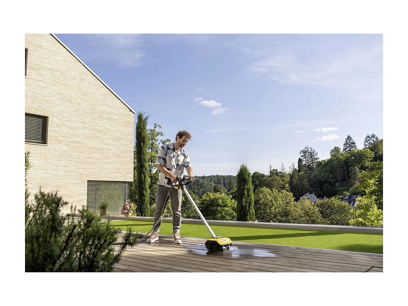 Nettoyeur de terrasses en bois Kärcher PCL 6 Patio Cleaner - Nettoyage en profondeur, sans effort, dans le sens de la fibre du