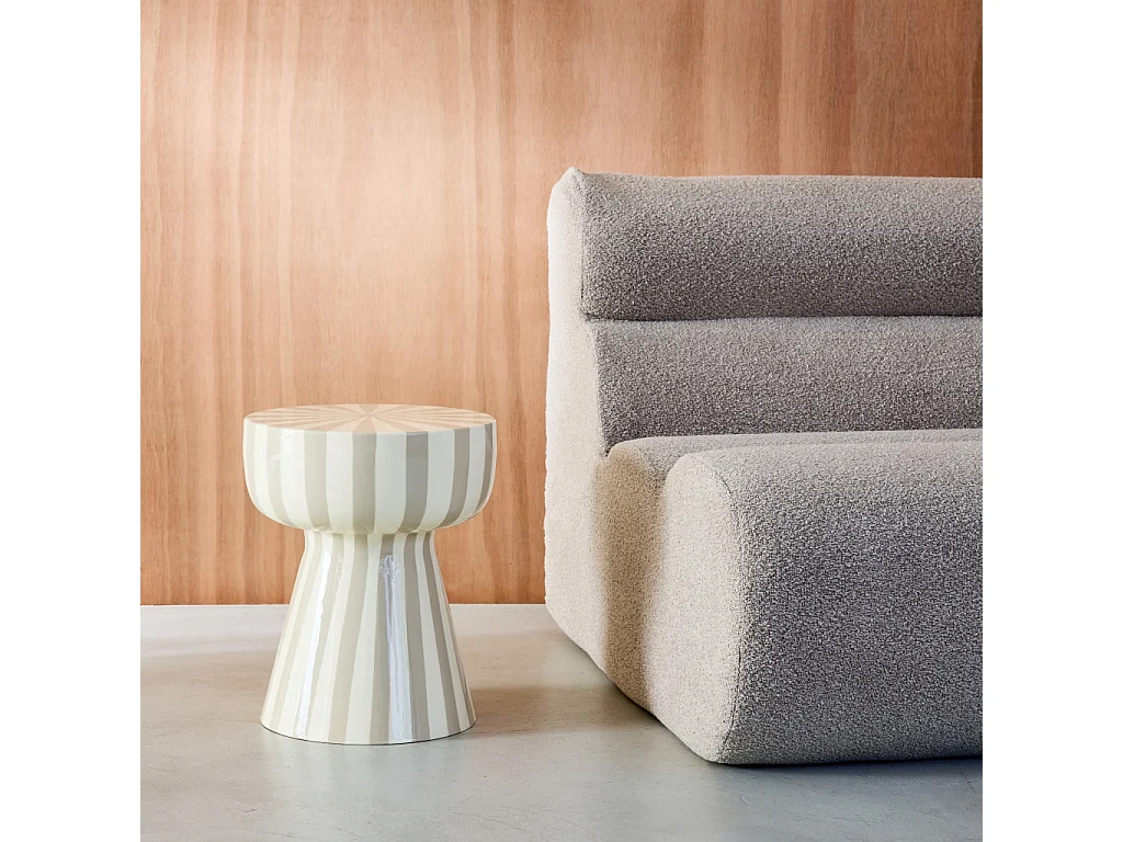 Table d'appoint. bout de canapé. table de chevet. acier émaillé rayures bicolore. gris beige et blanc. Ø34 x H41cm