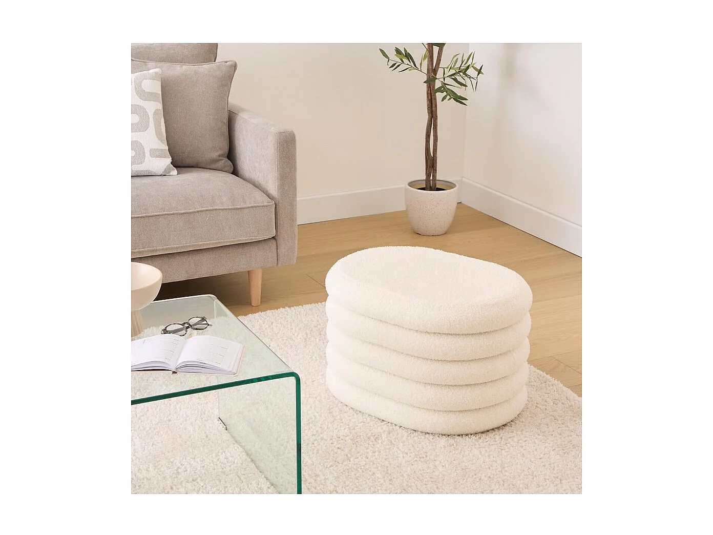 Pouf de rangement ovale en tissu bouclette, coloris blanc - Longueur 59 x Profondeur 45 x Hauteur 40 cm