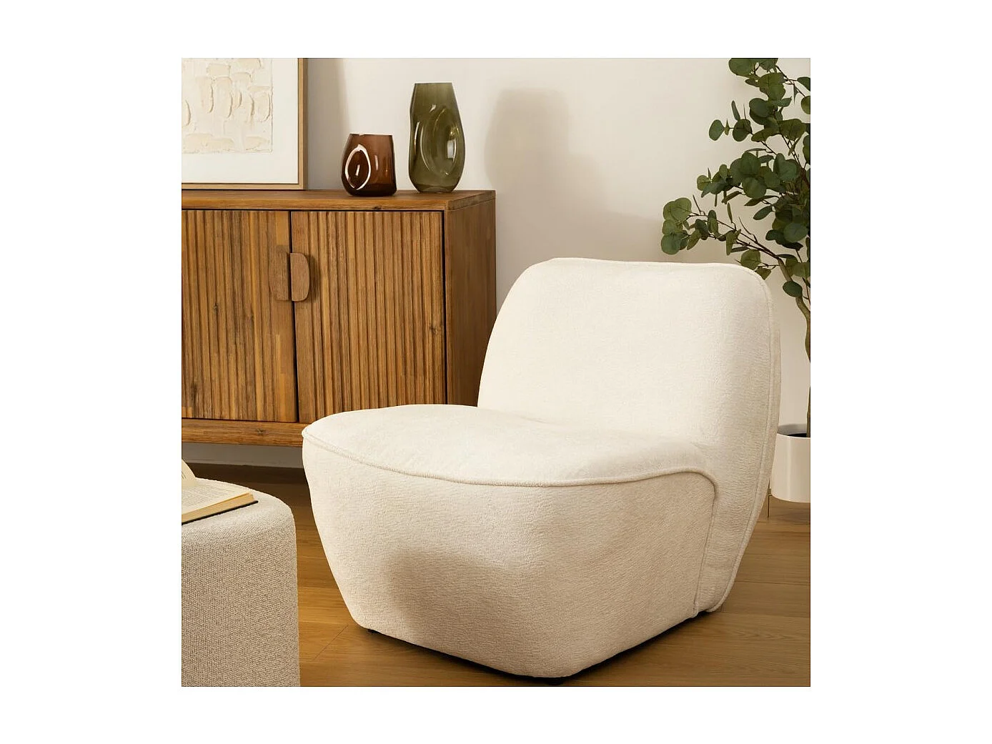 Fauteuil chauffeuse en tissu chenille de couleur blanche - Longueur 81 x Profondeur 73 x Hauteur 71 cm