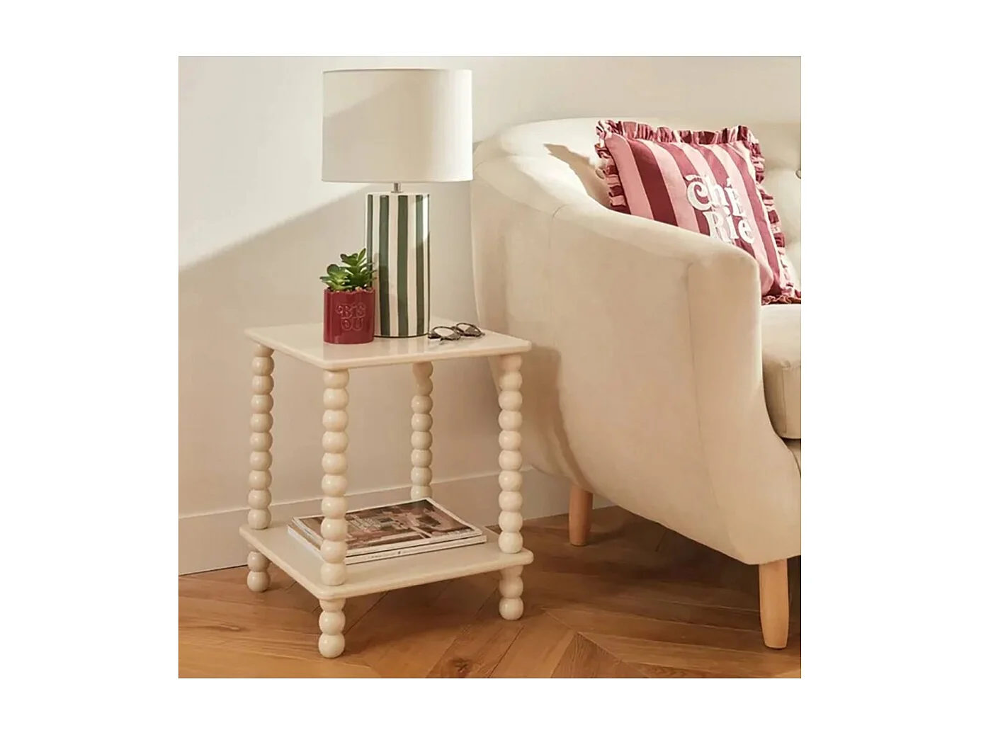 Table d'appoint table café avec 1 étagère et des pieds boules, coloris ivoire - Longueur 40 x Profondeur 40 x Hauteur 45 cm