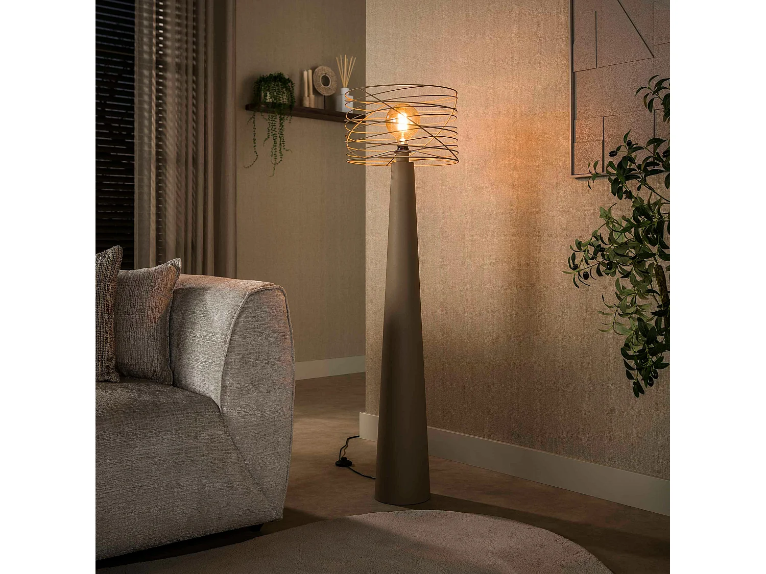 Lampadaire de salon métal beige pied conique RALF