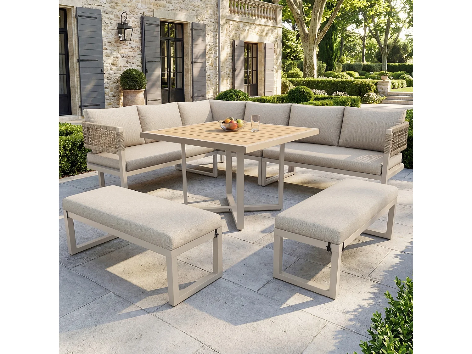 Tuinset voor 8 tot 10 personen, bestaande uit een grote eettafel van kunststof en hout met touwdetails, beige