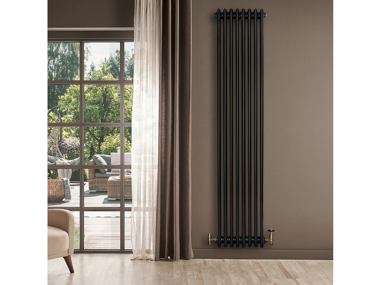 Radiador Vertical 4 Colunas 1800x380 mm - Preto, Aço Carbono 1.5 mm, 2304 W, Alta Eficiência, Fácil Instalação, Durável e Design Clássico