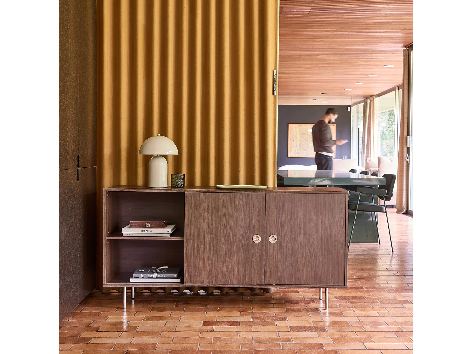 Buffet vintage décor bois et acier inoxydable 2 portes coulissantes 150cm noyer - Shelby