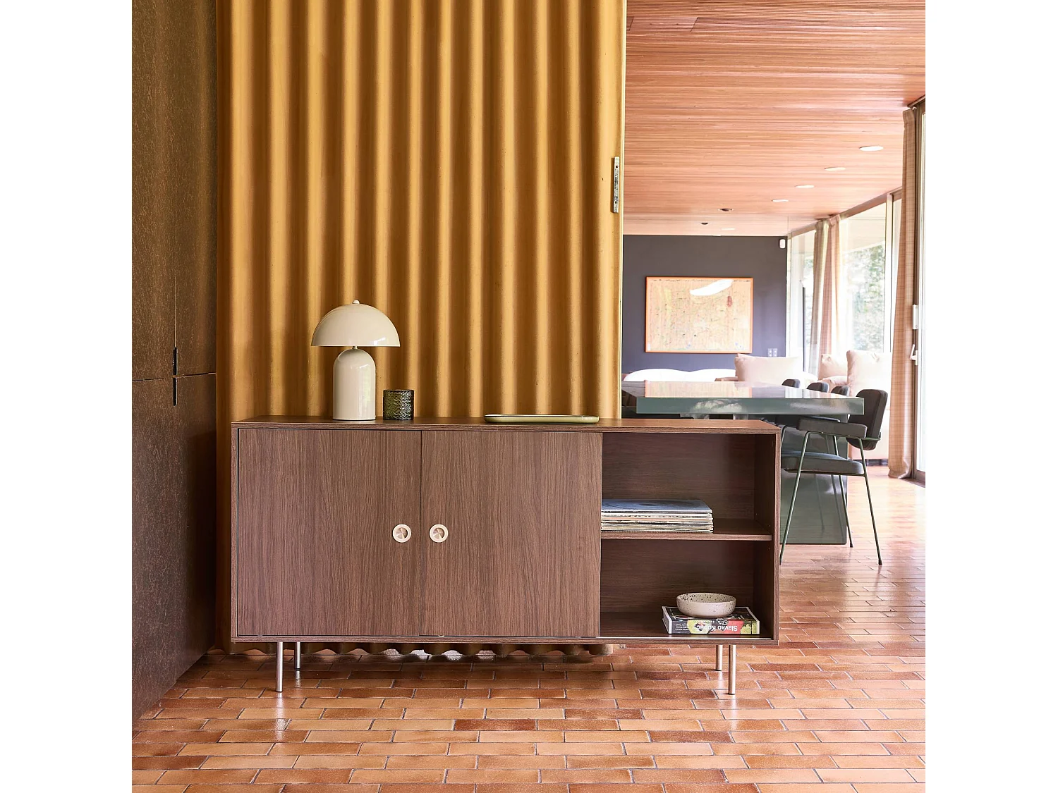 Buffet vintage décor bois et acier inoxydable 2 portes coulissantes 150cm noyer - Shelby