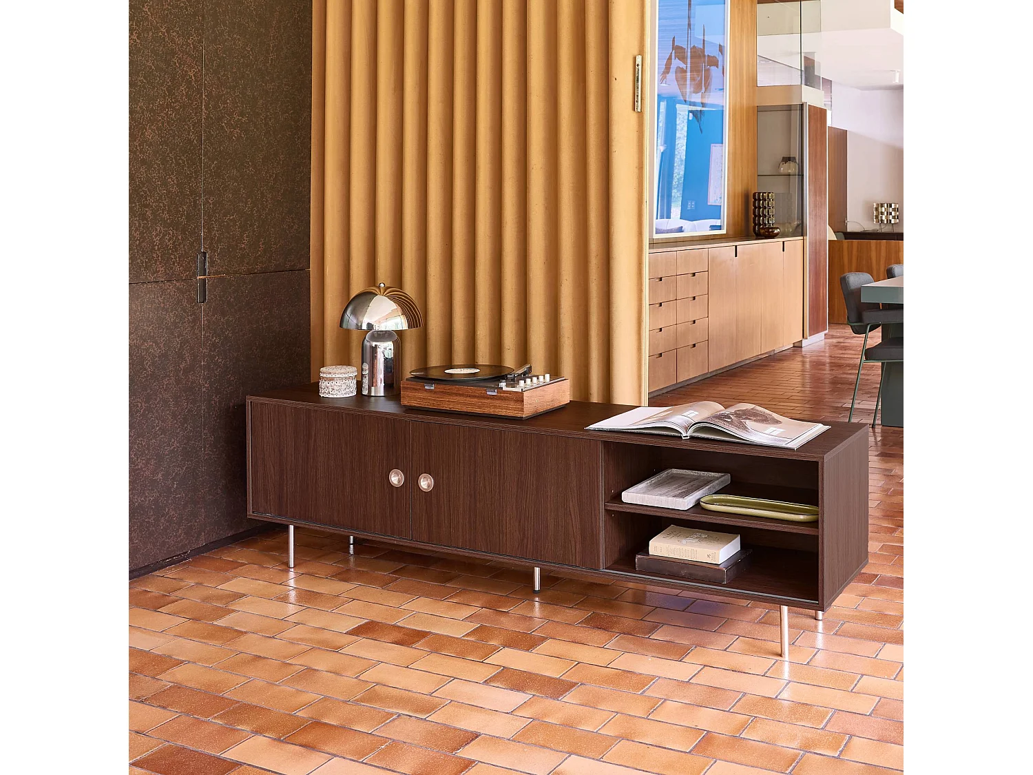 Meuble TV vintage décor bois et acier inoxydable 2 portes coulissantes 180cm noyer - Shelby