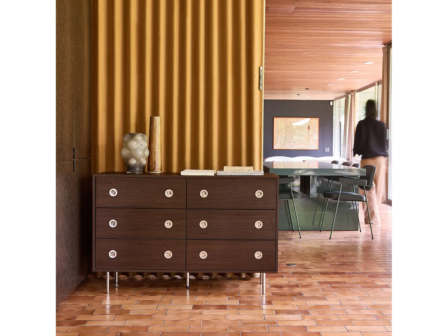 Cómoda vintage decorativa de madera y acero inoxidable, con 6 cajones