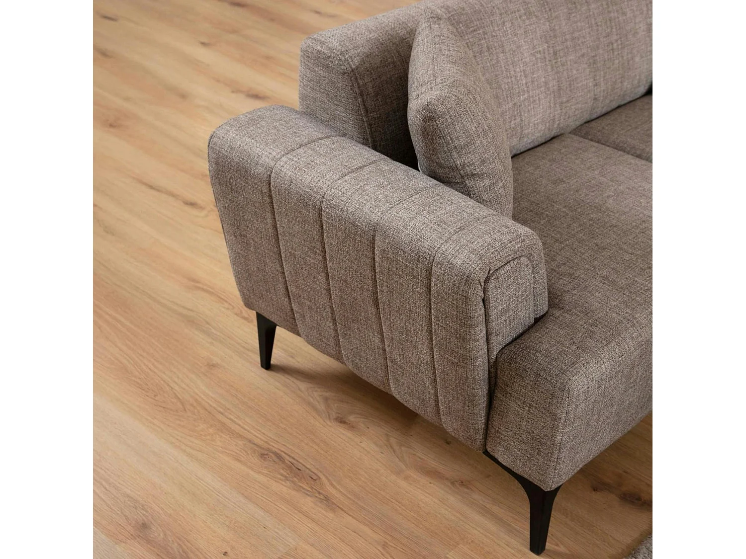 Canapé 2 places taupe, dossier à coutures verticales LUCCA