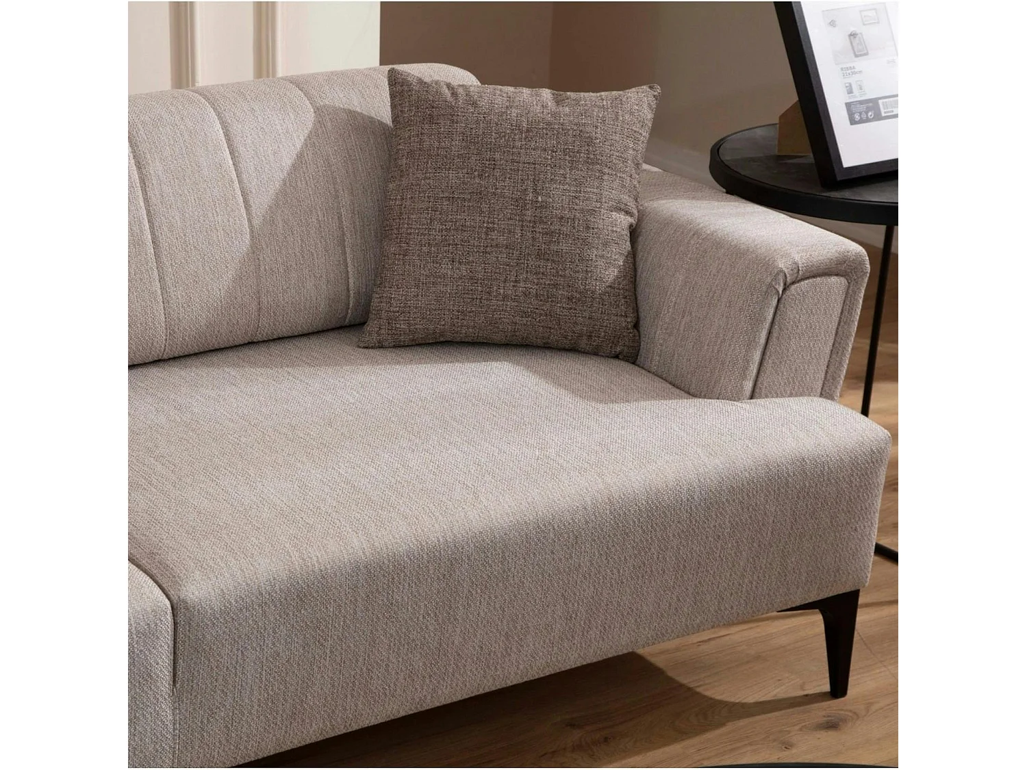 Canapé 2 places beige, dossier à coutures verticales LUCCA