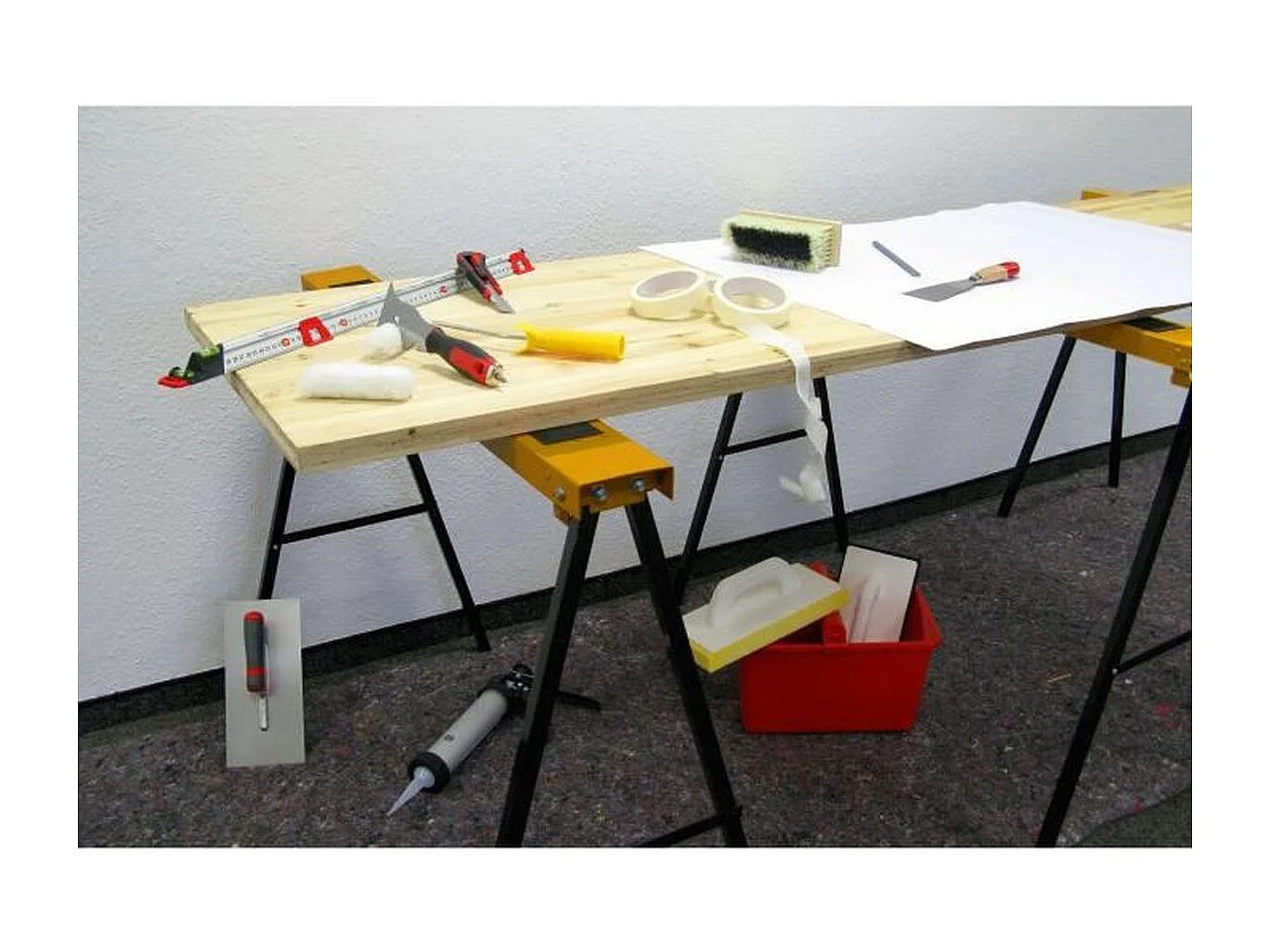 Caballete plegable MEISTER acero negro 1000 mm antideslizante, carga 100 kg, altura 780 mm, patas retráctiles