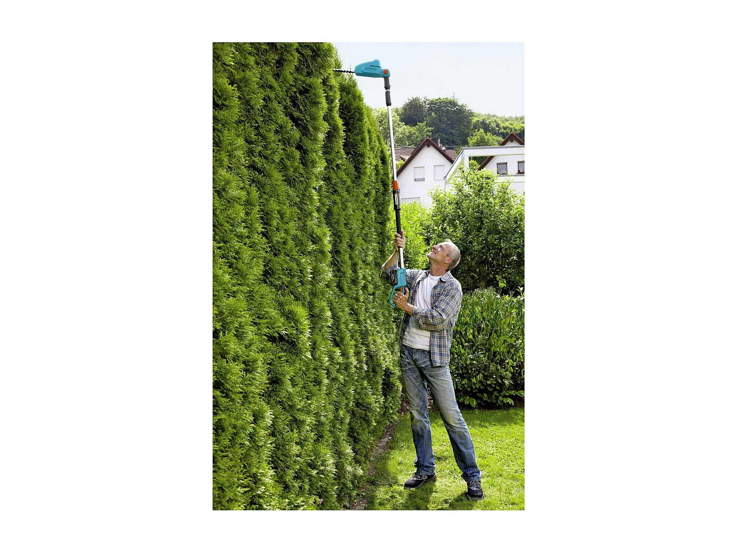 Aparador de sebes telescópico sem fio GARDENA 18V - Lâmina de 42 cm, corte de 16 mm, alcance de 3 m, bateria Li-ion incluída