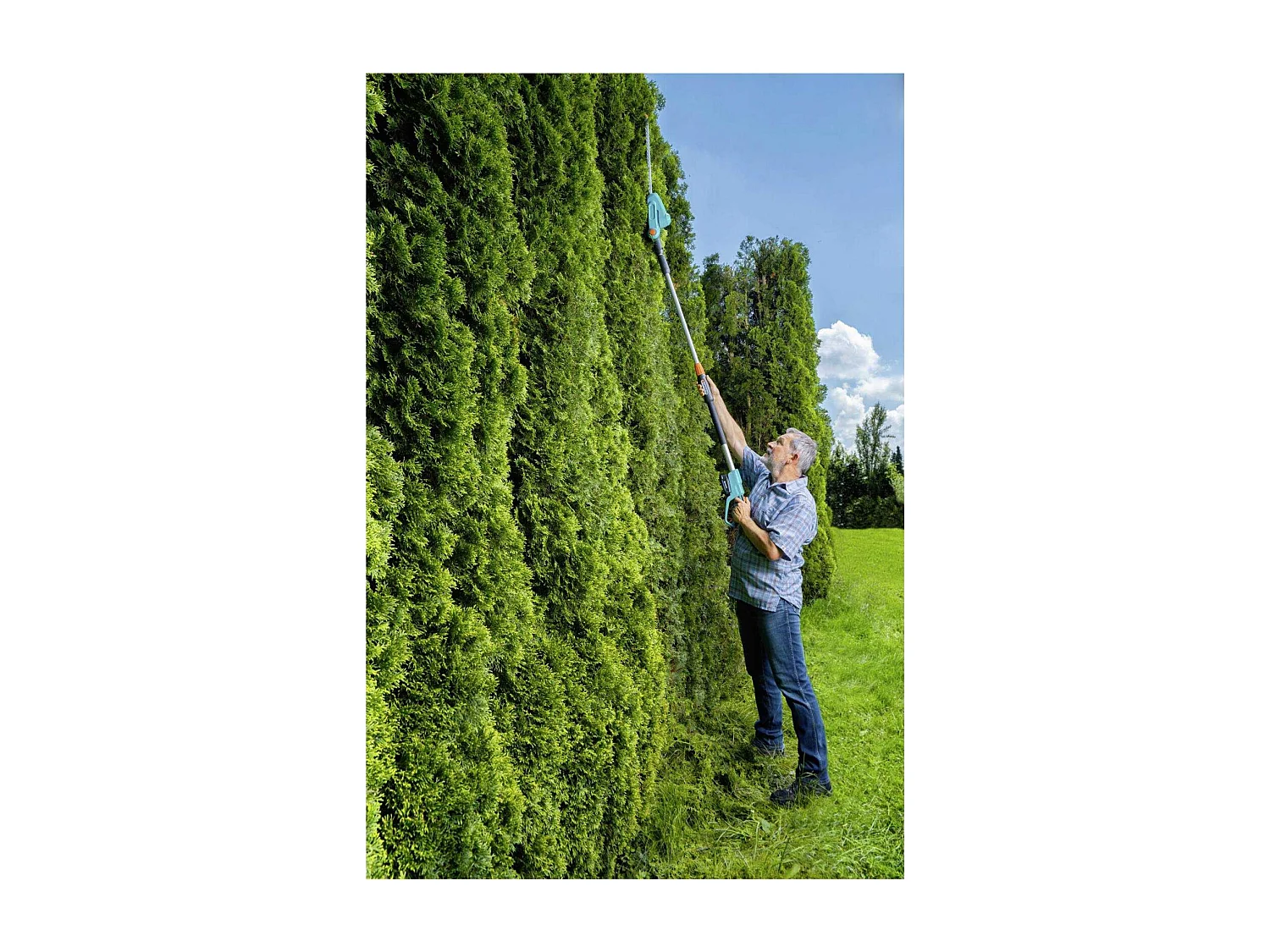 Aparador de sebes telescópico sem fio GARDENA 18V - Lâmina de 42 cm, corte de 16 mm, alcance de 3 m, bateria Li-ion incluída