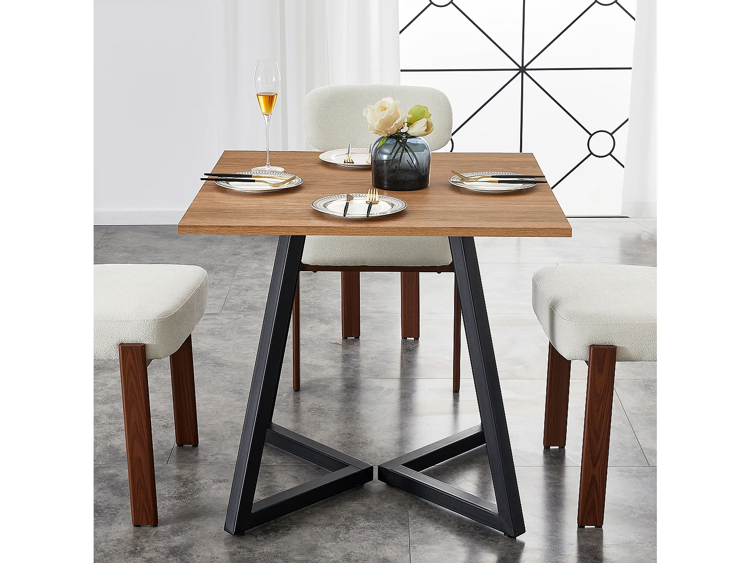 Table à manger carrée 80 cm pour 4 personnes avec pieds en métal -Couleur bois et noir