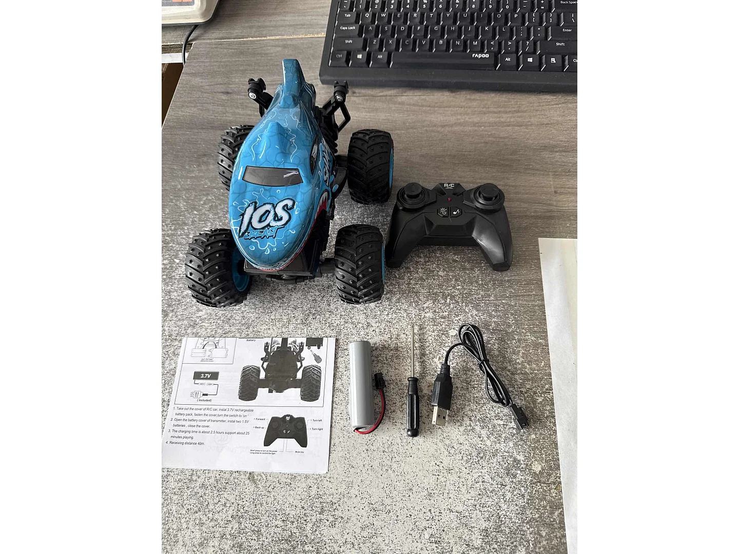 Voiture télécommandée bleue - Camion monstre avec lumières LED et musique