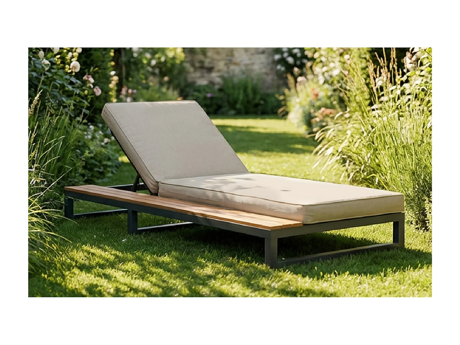 Metalen ligstoel met planken, strak design en matras - Verstelbare rugleuning - Beige