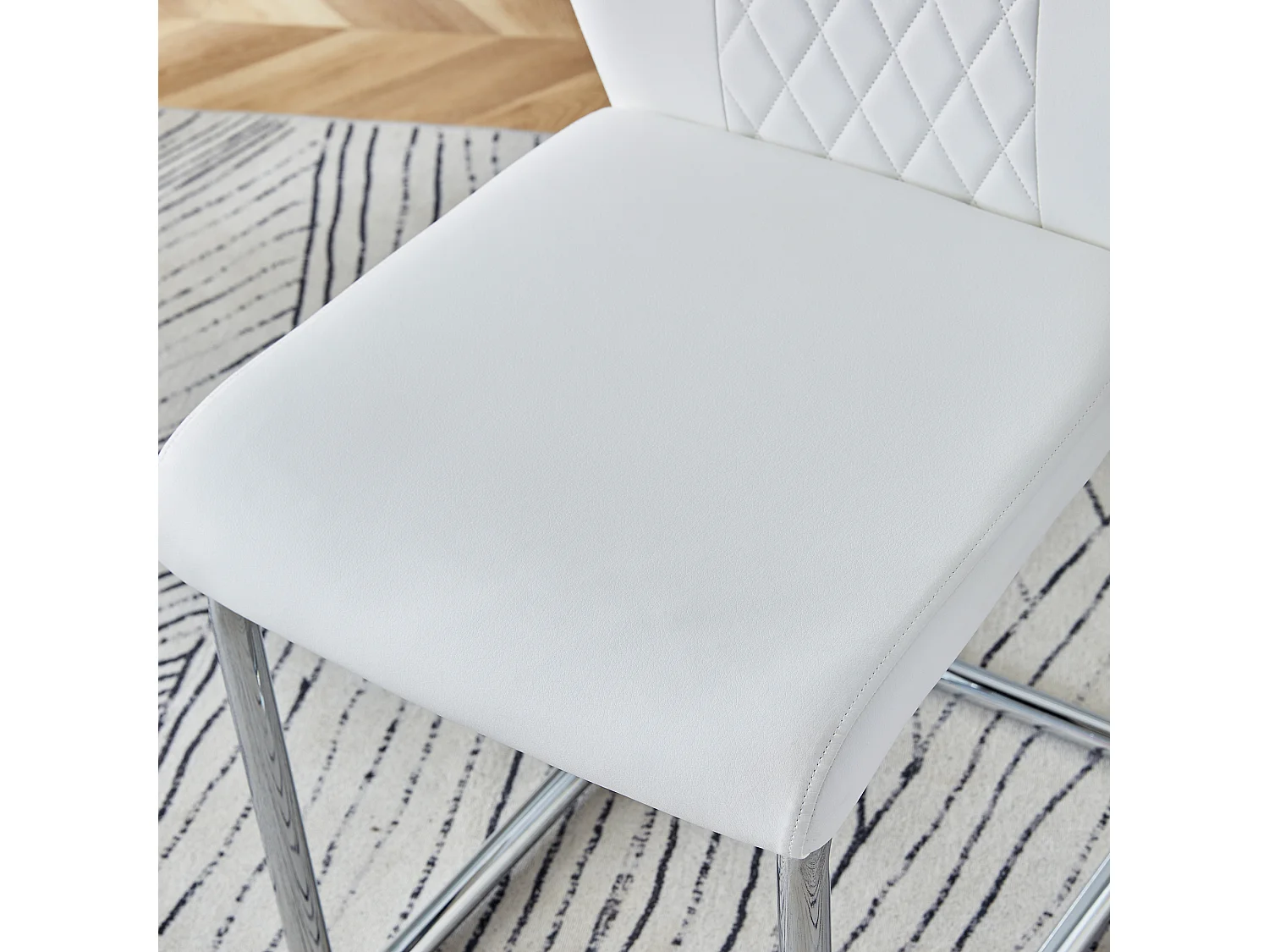 Lot de 4 chaises en simili cuir PU blanc - Pieds métal argenté antidérapants