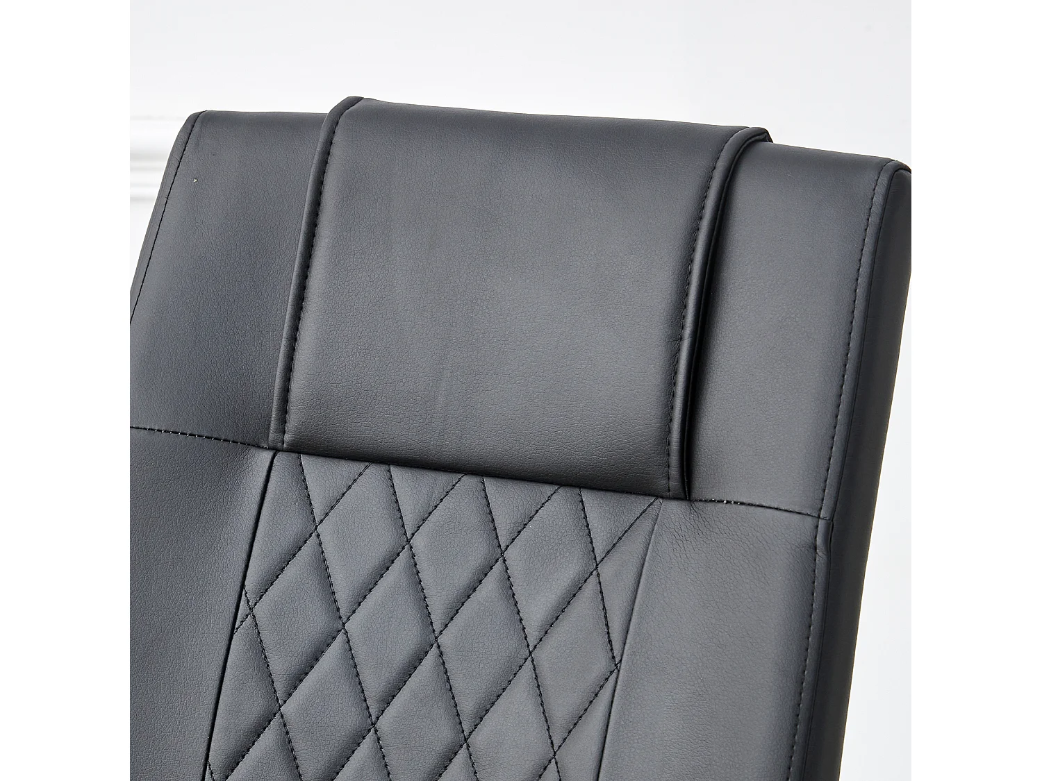 Set di 4 sedie in similpelle nera - Gambe in metallo dorato antiscivolo