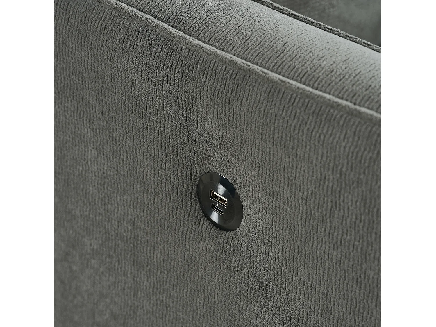 Canapé 2 places petite 135 cm avec port USB, tissu gris foncé et bois