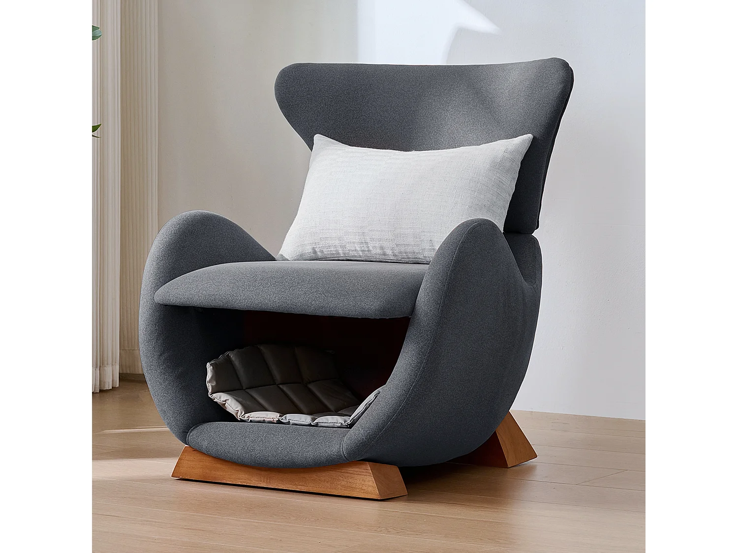 Designfauteuil in walvishaai-stijl met dierennis, grijze stof