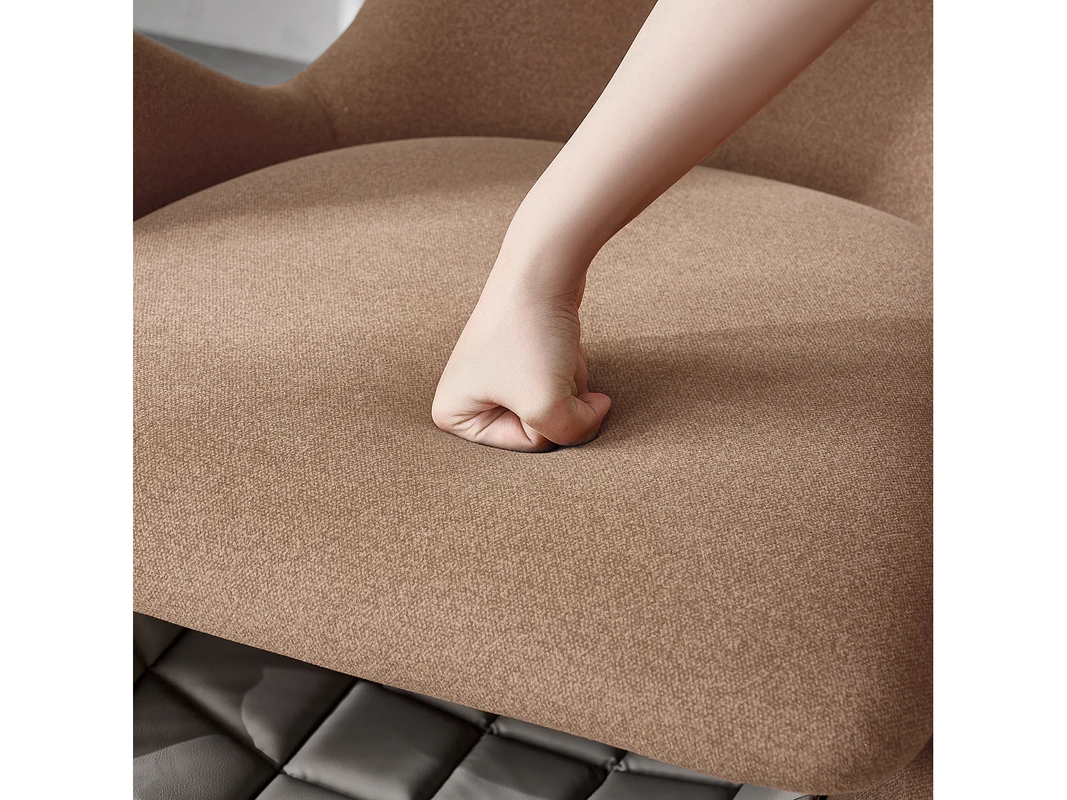 Fauteuil design style requin-baleine avec niche pour animal, tissu marron