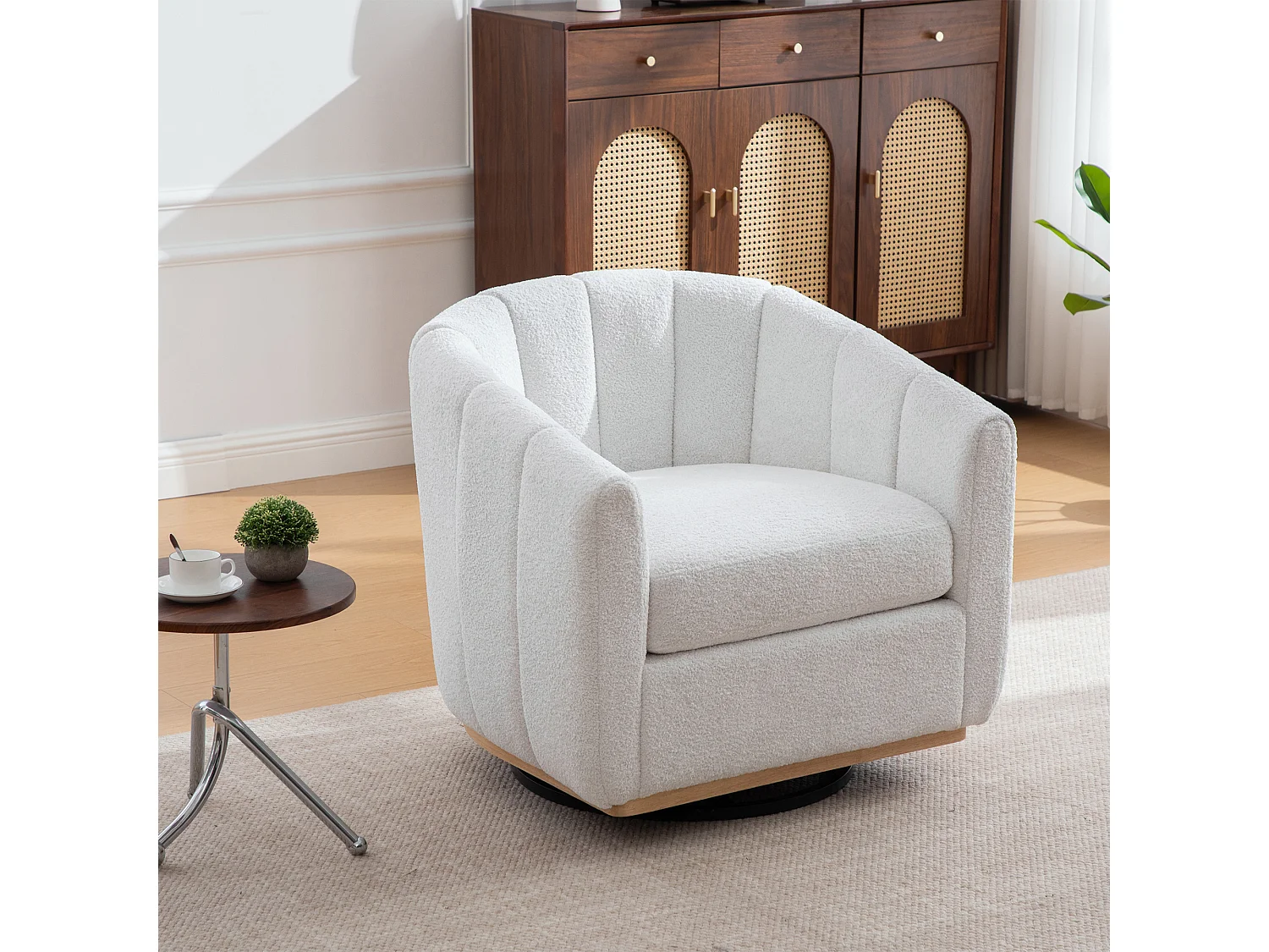 Silla giratoria de 360° en chenilla color marfil con base metálica - Forma de calabaza