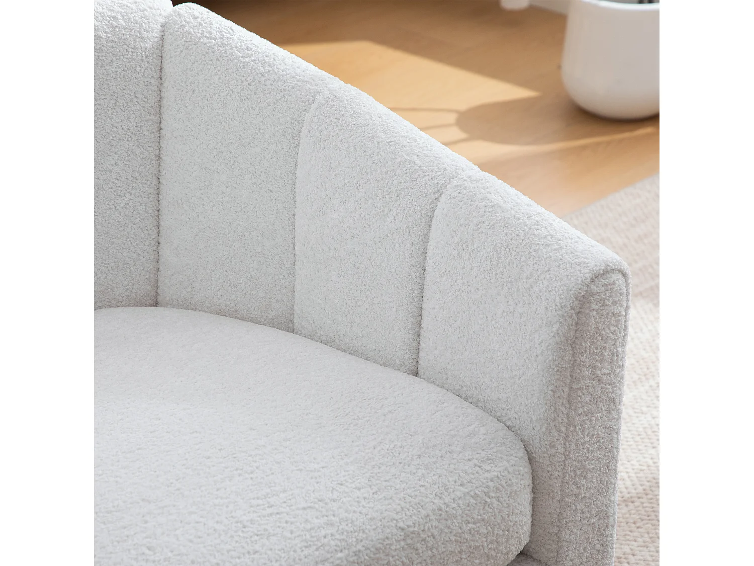 Silla giratoria de 360° en chenilla color marfil con base metálica - Forma de calabaza