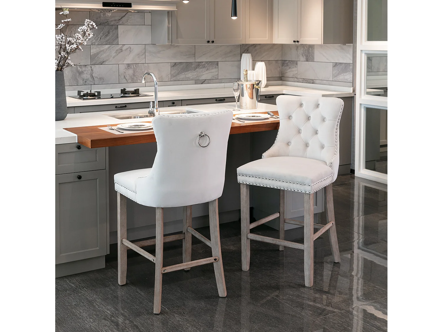 Set van 2 barkrukken met poten van natuurlijk hout - Beige fluweel