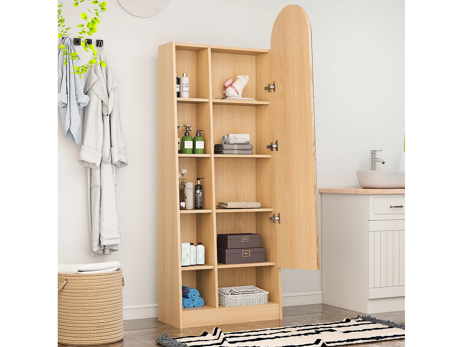 Spiegelkast met planken, licht natuurlijk