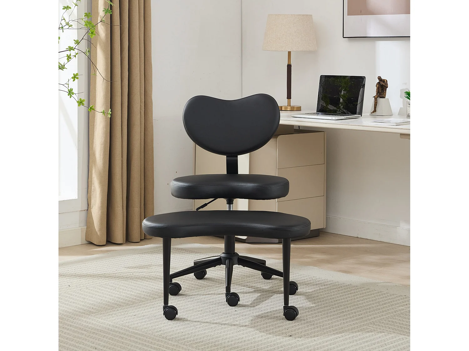 Chaise de bureau réglable en PU avec repose-pieds pivotant 360° et roulettes, noir
