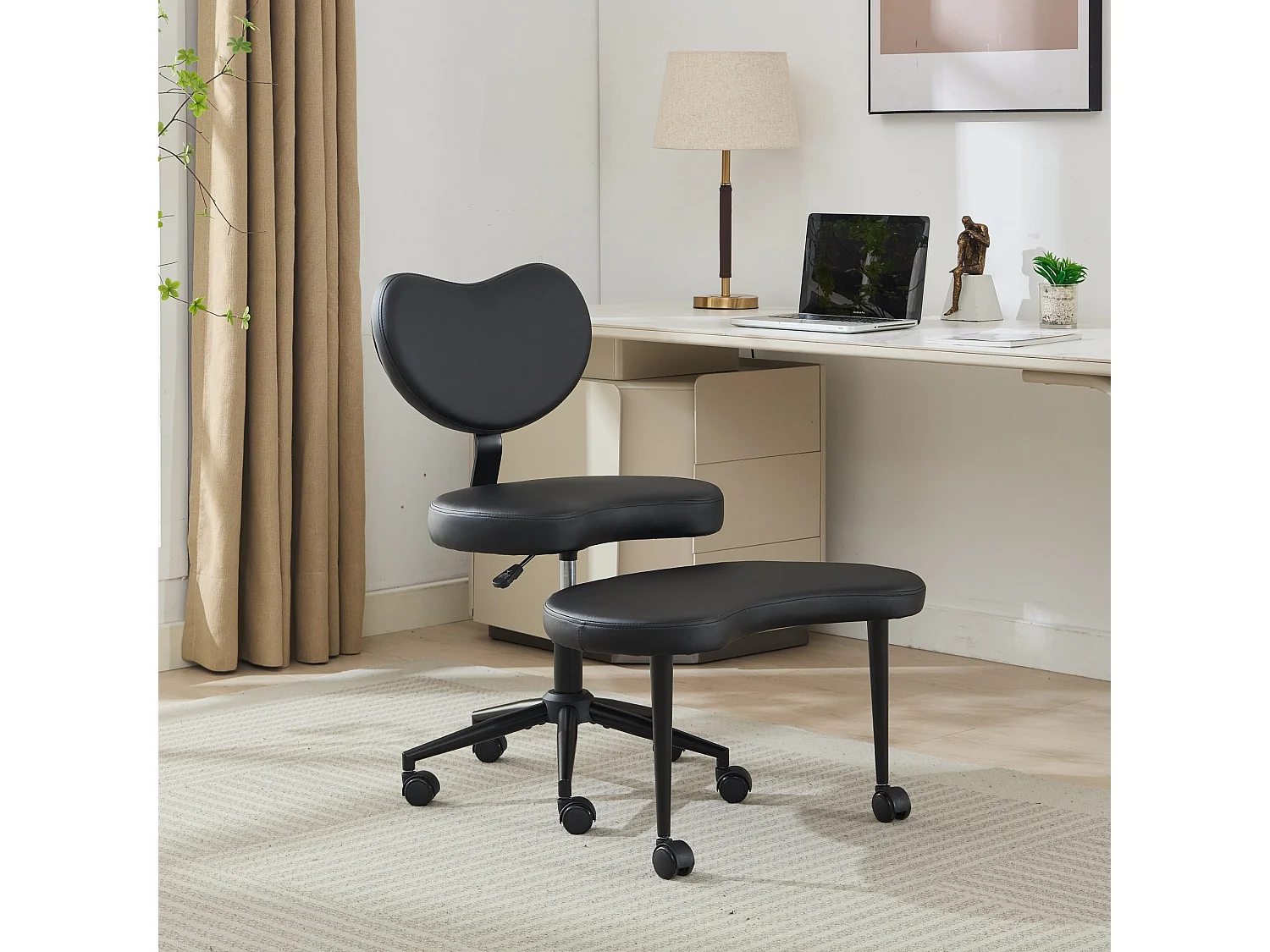 Chaise de bureau réglable en PU avec repose-pieds pivotant 360° et roulettes, noir