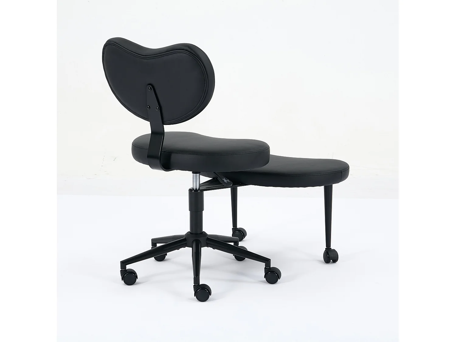 Chaise de bureau réglable en PU avec repose-pieds pivotant 360° et roulettes, noir