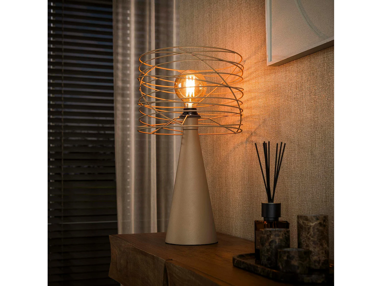 Lampe de salon métal beige pied conique RALF