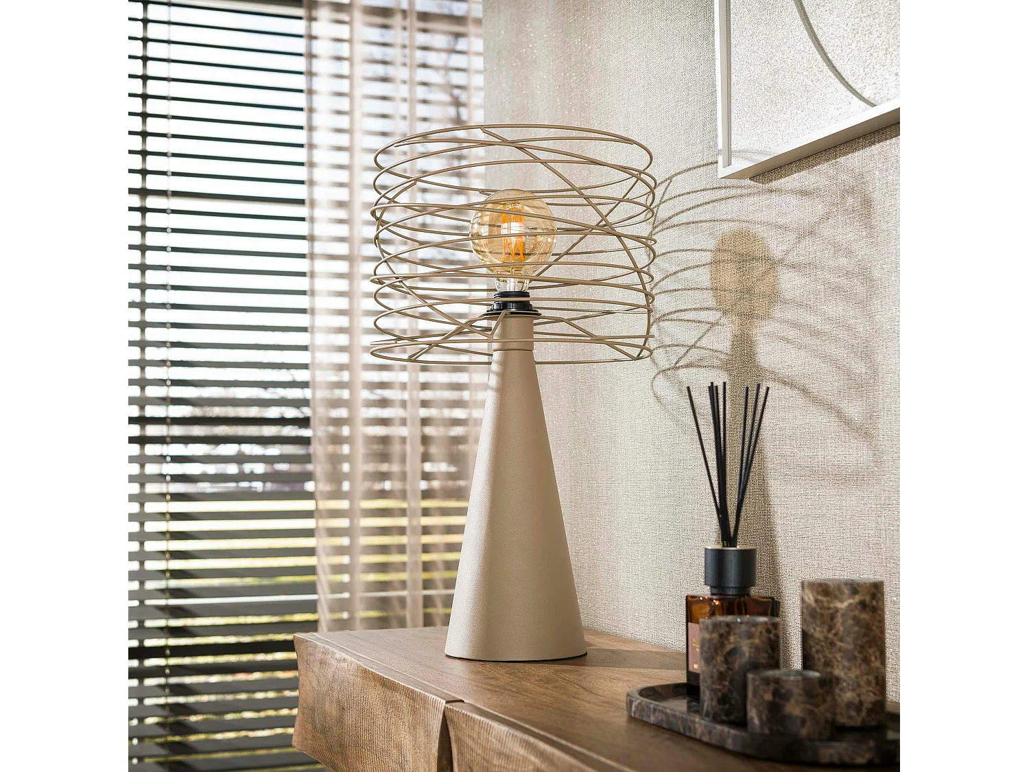 Lampe de salon métal beige pied conique RALF