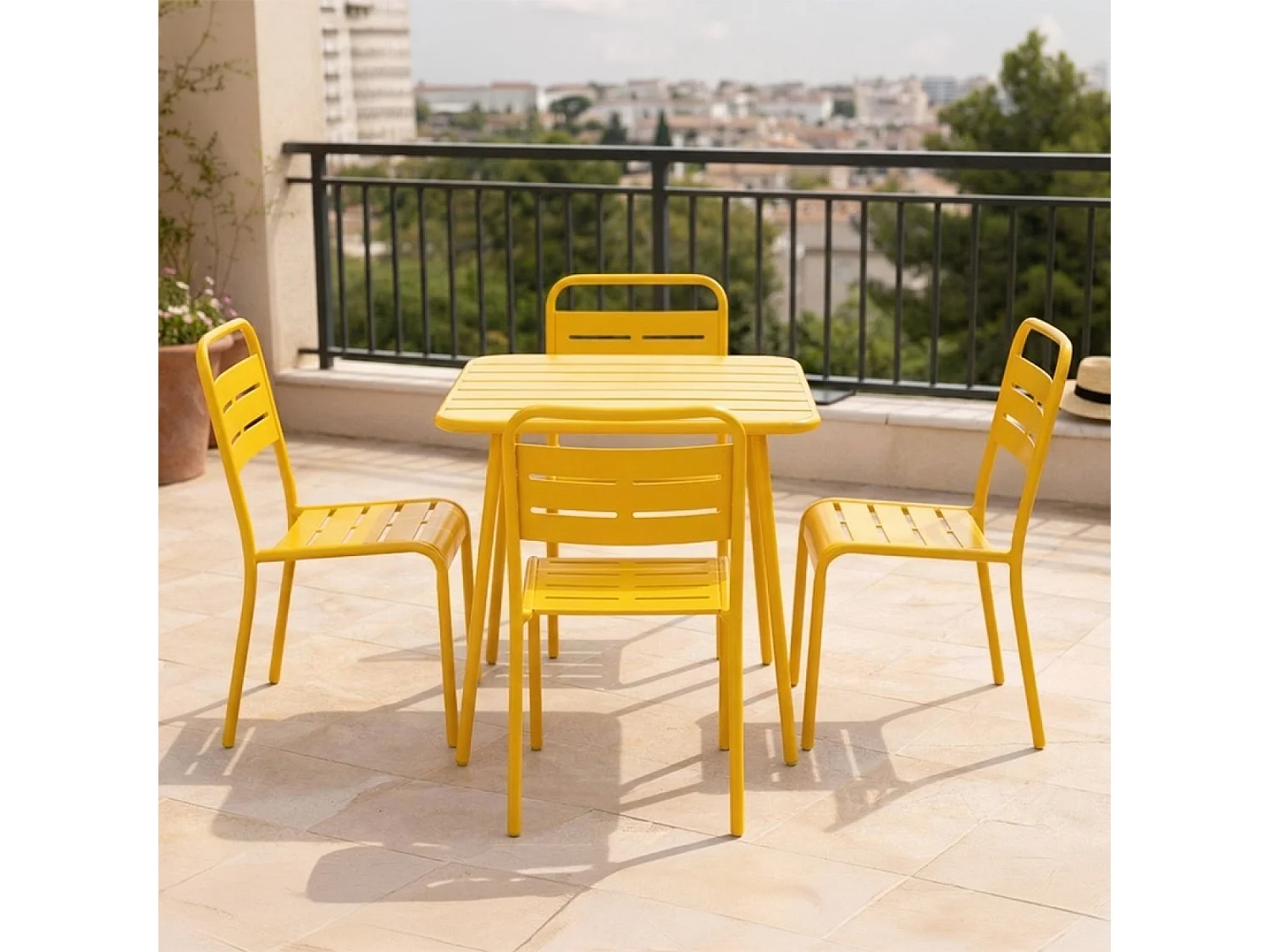 Ensemble table de jardin carrée 70cm et 4 chaises jaune BERGAME