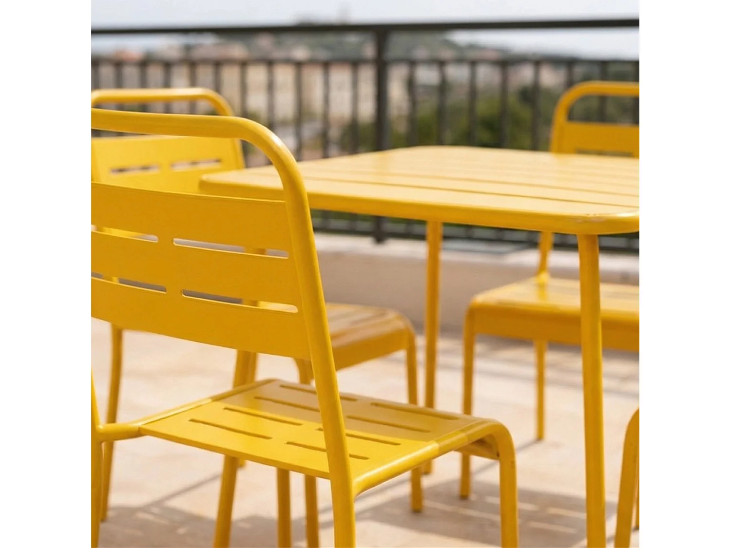 Ensemble table de jardin carrée 70cm et 4 chaises jaune BERGAME