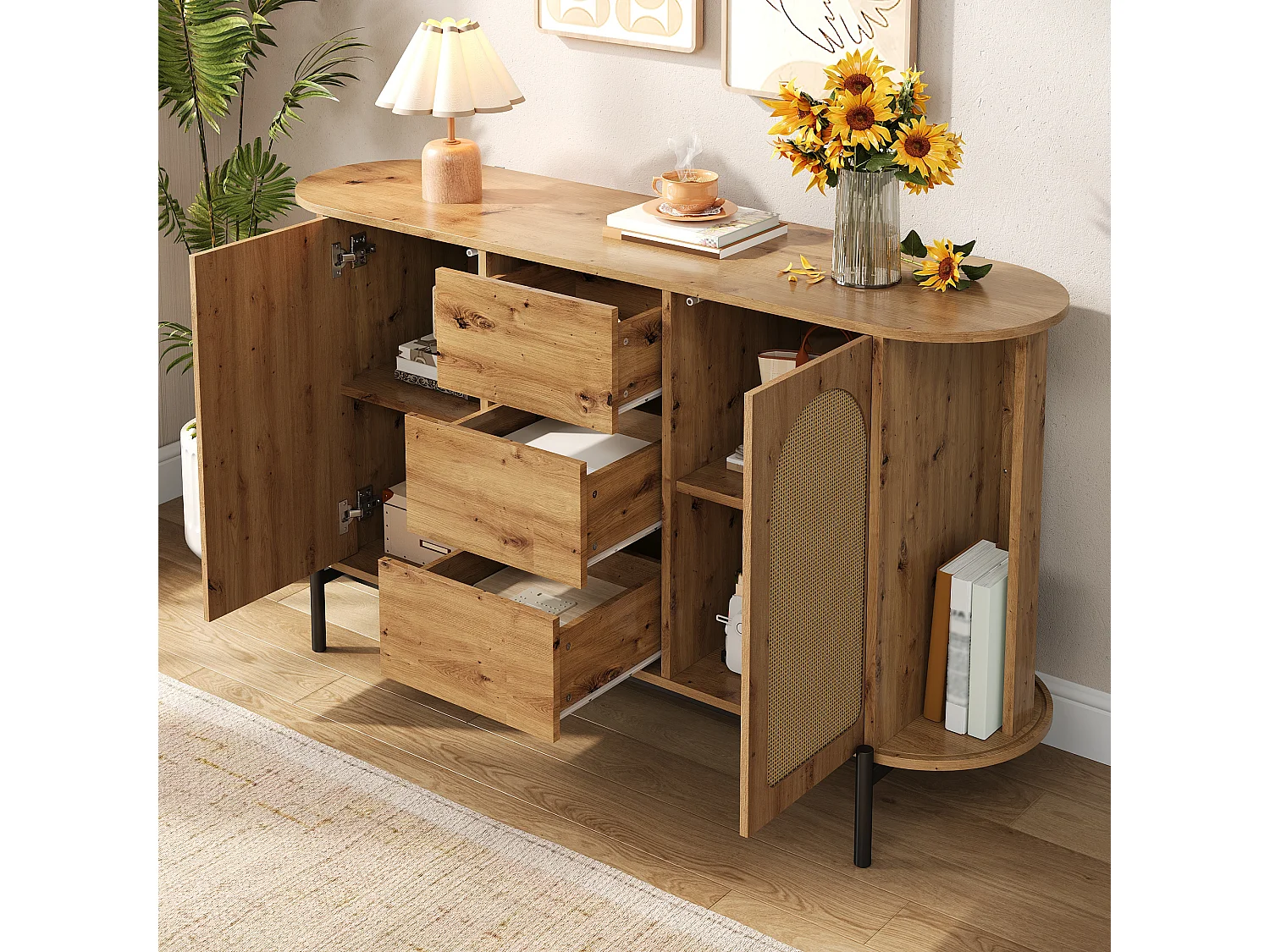 Ovales Sideboard aus Rattan – 140 x 38 x 77,5 cm – mit Schiebetüren und 3 Schubladen – Metallbeine – MDF – natur