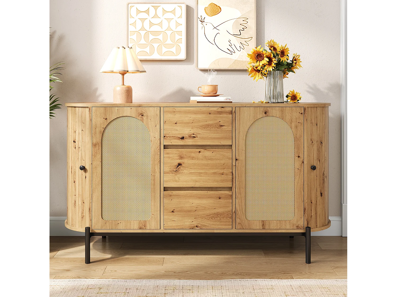 Ovales Sideboard aus Rattan – 140 x 38 x 77,5 cm – mit Schiebetüren und 3 Schubladen – Metallbeine – MDF – natur