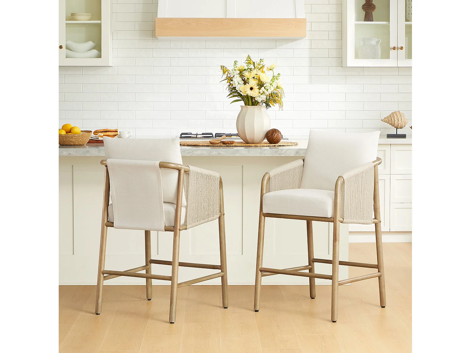 Lot de 2 tabourets de bar, assise rembourrée tissu, dossier accoudoirs,pour îlot et bar-Beige