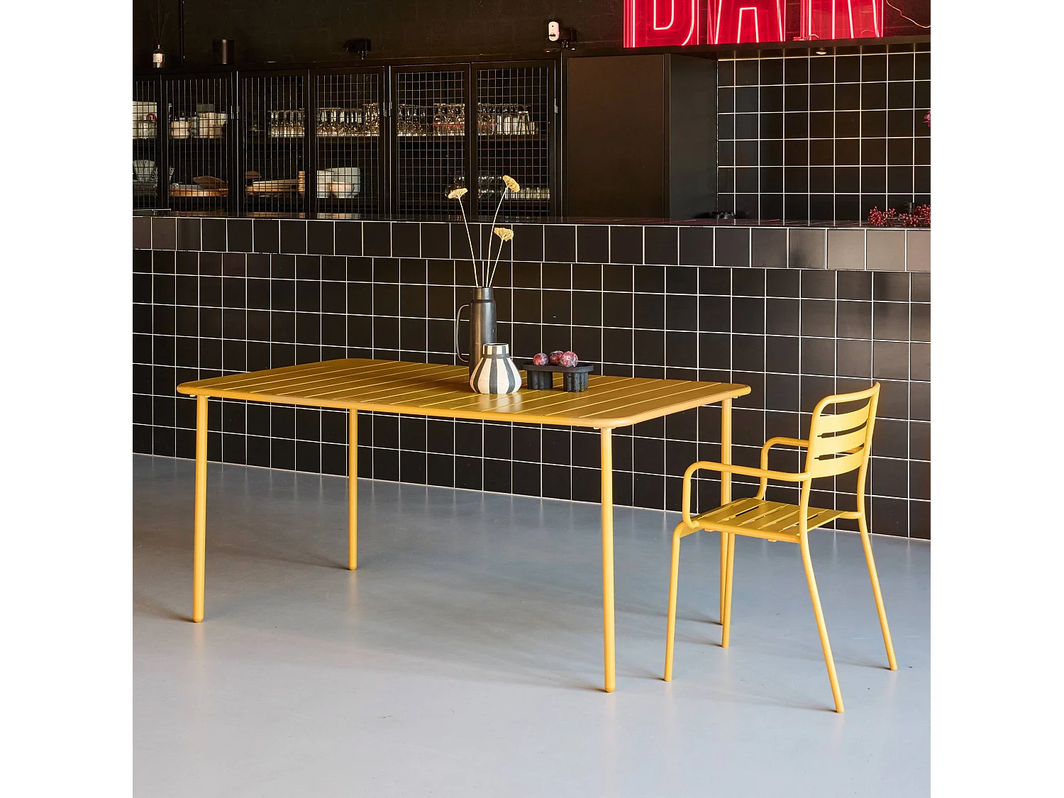 Table de jardin métal 6-8 places. ocre. Amelia. 160x90x72.5cm