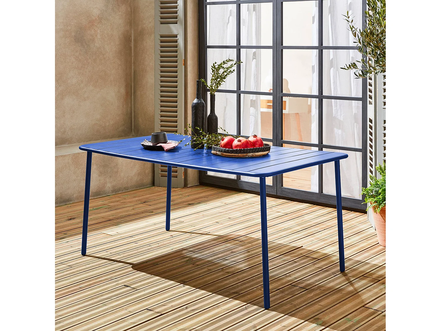 Table de jardin métal 6-8 places. bleu électrique. Amelia. 160x90x72.5cm