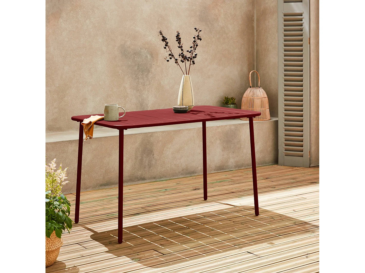 Table de jardin métal 4 places. terre de sienne. Amelia. 120x70cm. traitement antirouille. lattes et bords arrondis