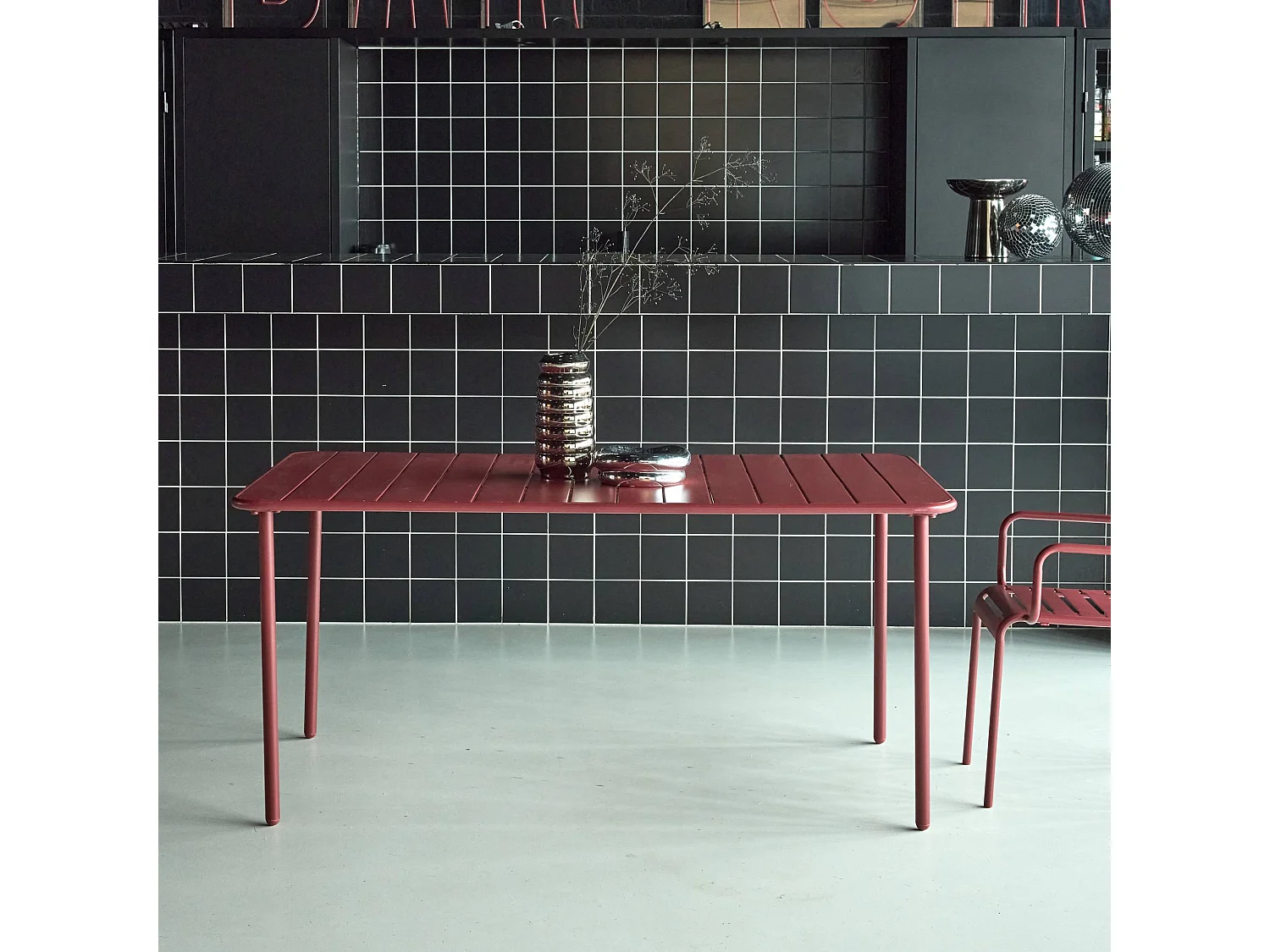 Table de jardin métal 6-8 places. terre de sienne. Amelia. 160x90x72.5cm