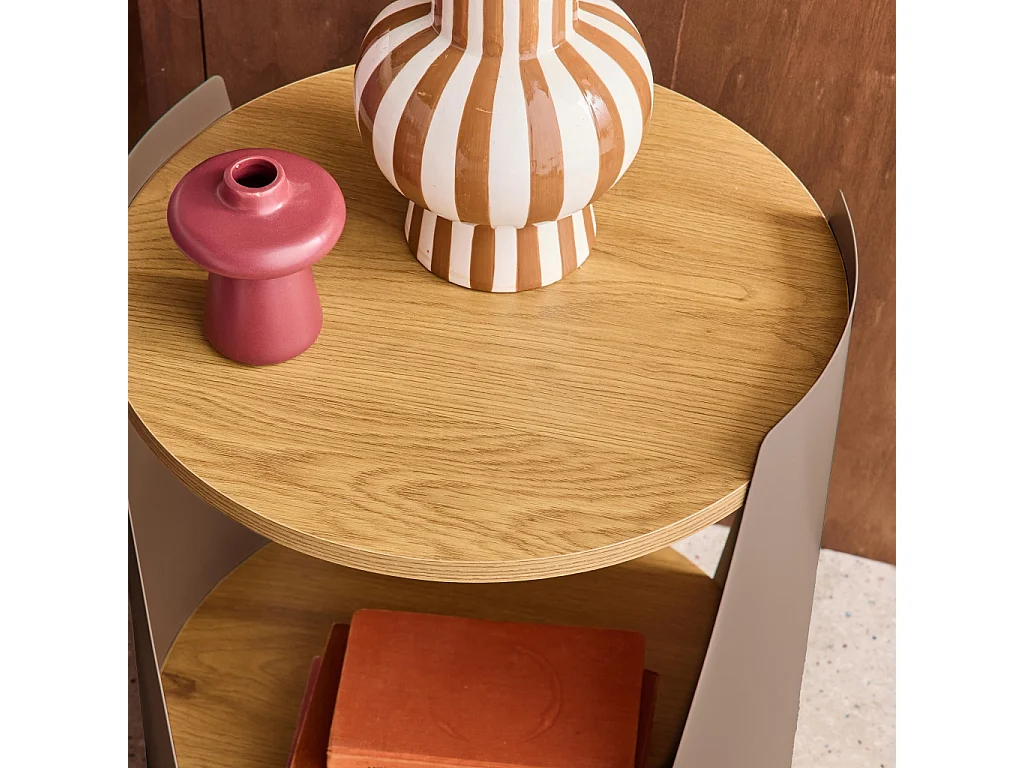 Tavolino in metallo curvato e legno con ruote, marrone