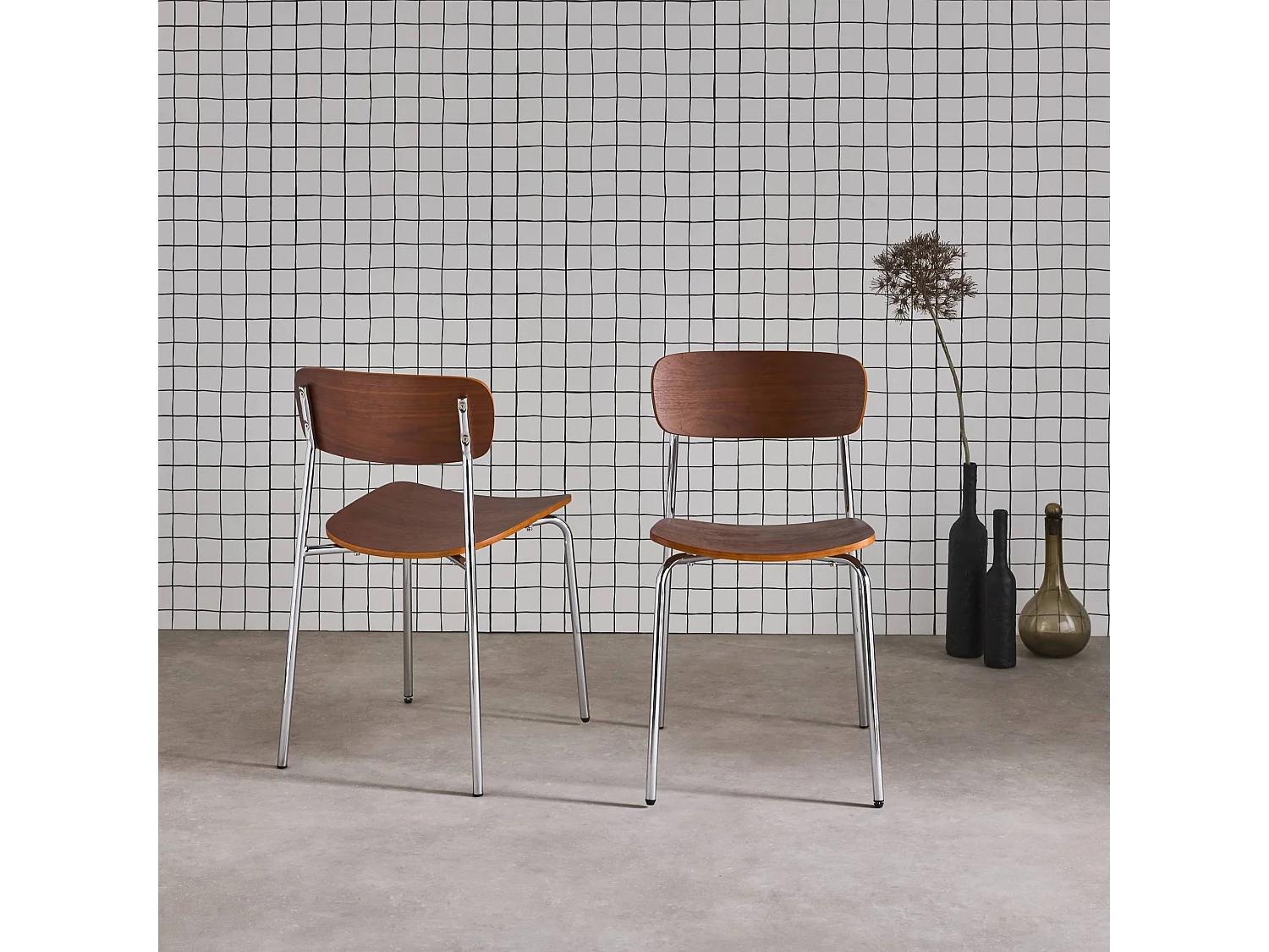 Lot de 2 chaises vintage contreplaqué avec placage bois effet noyer et pieds métal chromé L 43.5 x P 51 x H 77cm - Toby